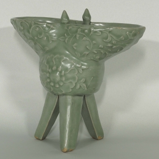 Jue-Form Tripod Wine Vessel with Molded Floral Design