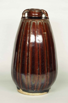 Pear-Shaped Jarlet with Ribbed Design