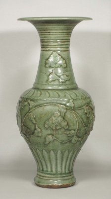 Phoenix-Tail Vase with Molded Peony Scroll